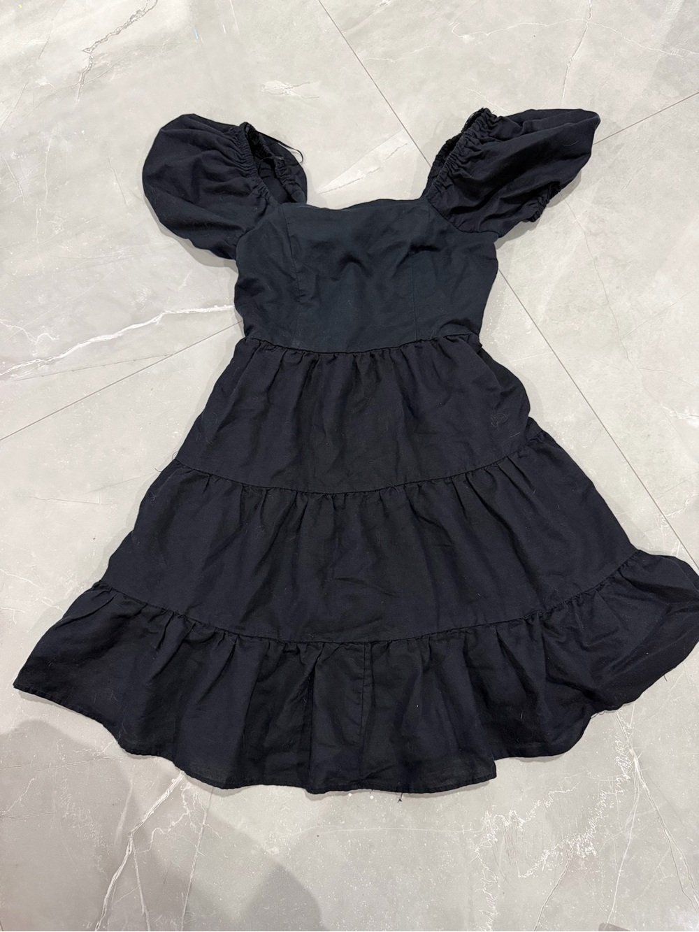 Chelsea & Violet Black Puff-Sleeve Tiered Mini Dress open back. Xs l